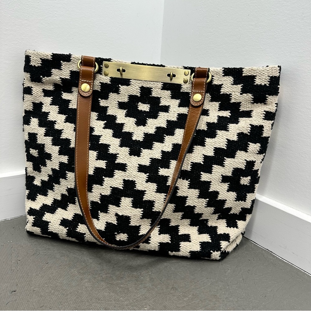 ⛔️SOLD⛔️Patricia Nash Black & Cream Hand Loomed Aztec Pattern Leather Strap Tote - Picture 7 of 10
